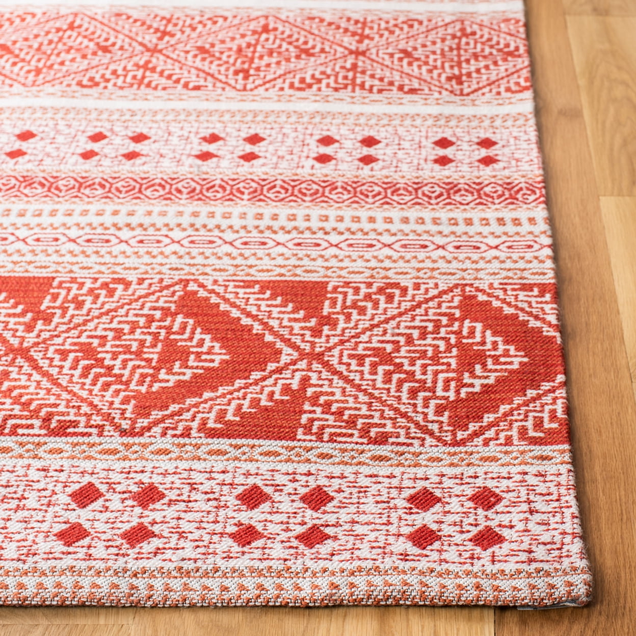 SAFAVIEH Classic Vintage Eric Geometric Polyester Area Rug, Rust, 8' x 10'