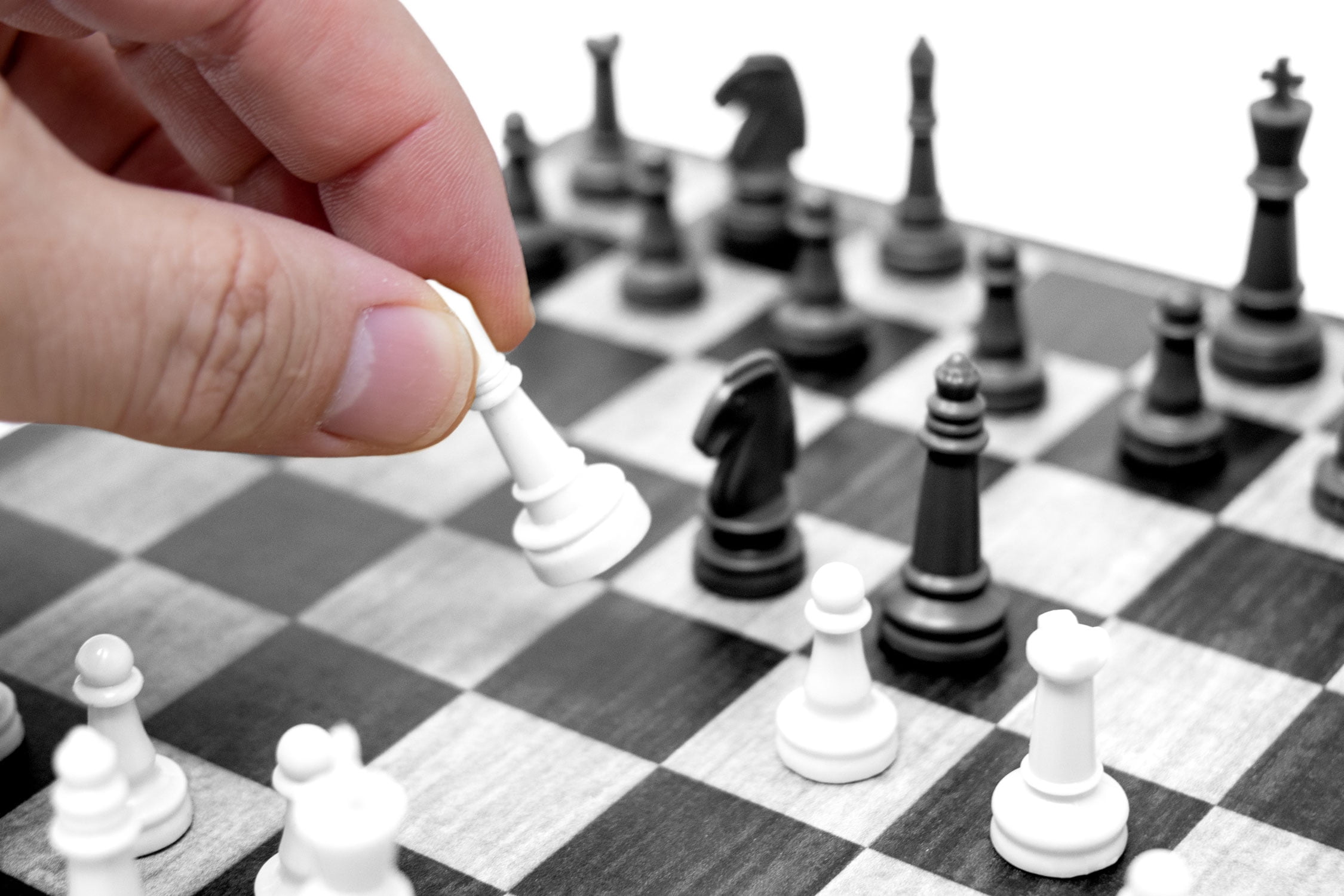 Desktop Chess Sets  – Wooden Chess Set with Real Wooden Checkerboard, Suitable for Family Game Night, Fast & Easy Setup, Chess Board Set for Home or Office, 9.25 × 9.25 × 2.25 Inches