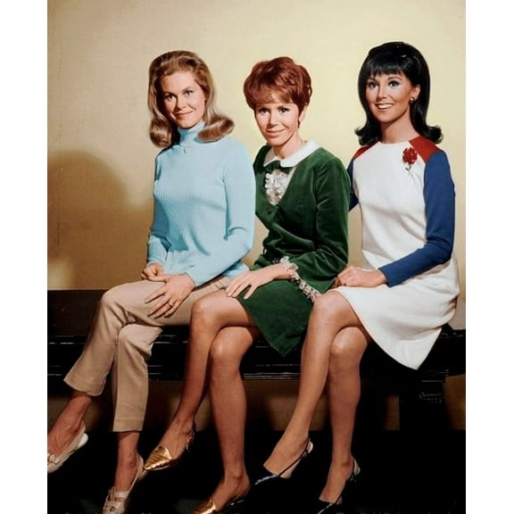 Elizabeth Montgomery, Judy Crane, and Marlo Thomas - Sitting Photo Print (8 x 10)