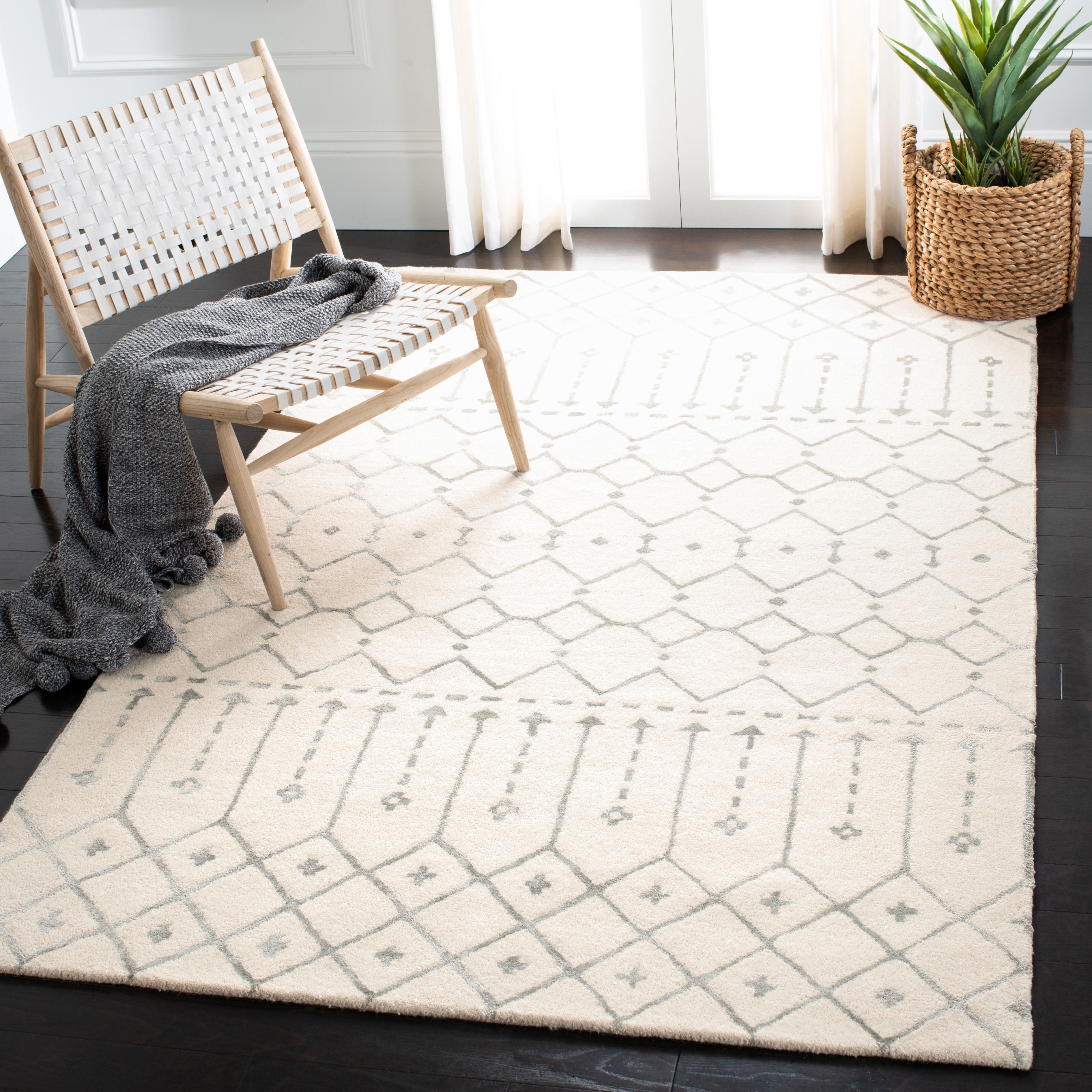 SAFAVIEH Himalaya Darin Geometric Wool Area Rug, Ivory/Grey, 8' x 8' Square