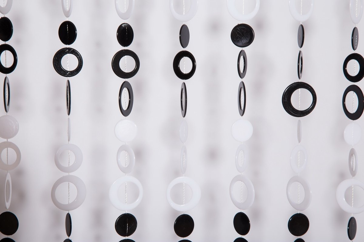 THY COLLECTIBLES Beautiful Home Decor Acrylic Beaded Curtain Door Screen Divider - Acrylic Black & White Circles