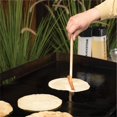 thumbnail image 4 of Kit de desayuno Blackstone de 8 piezas con aro para omelet de hierro fundido, 4 of 7