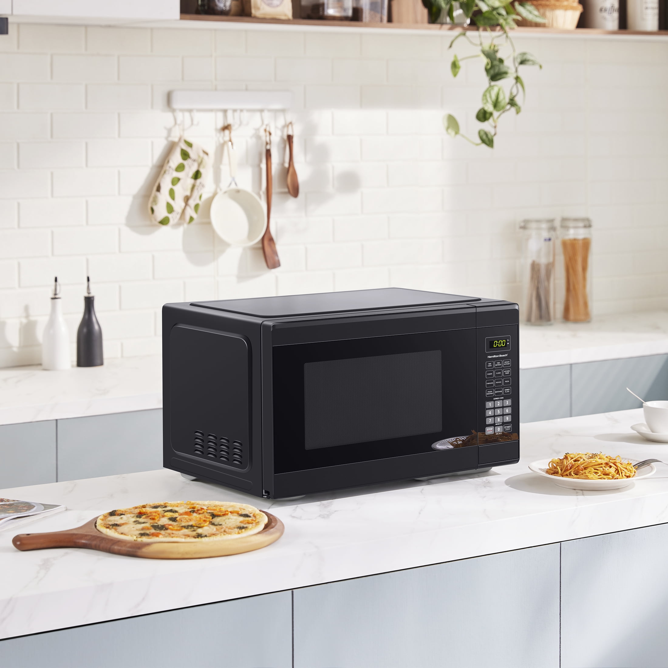 Micro-ondes compact de 1,1 pi³ en blanc de Hamilton Beach