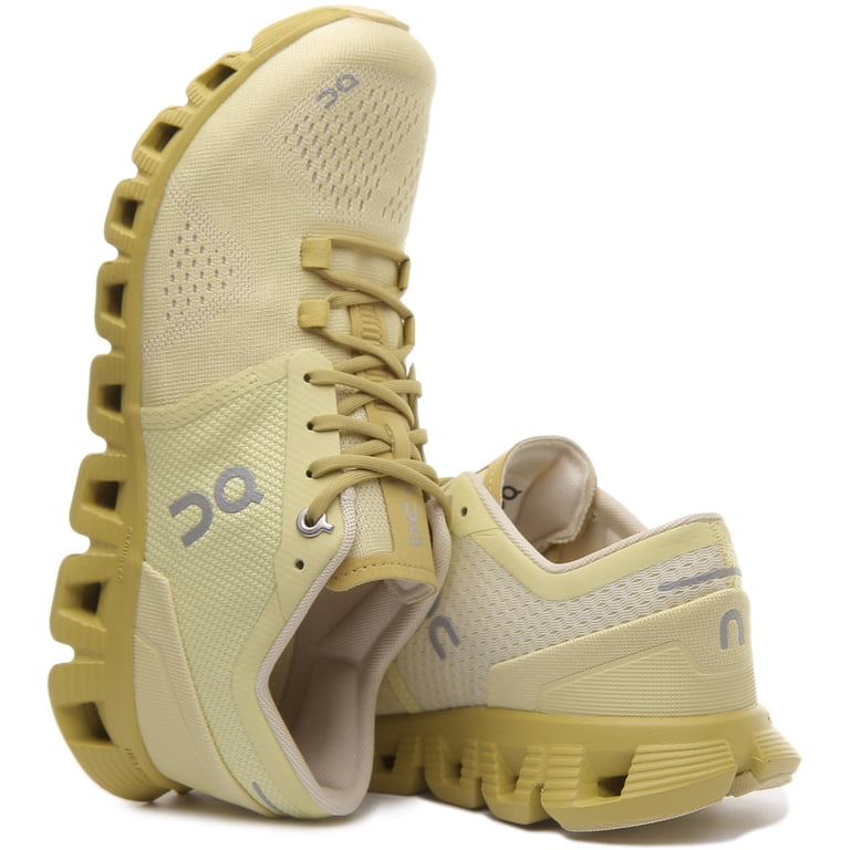 On Running On Cloud X Training Shoe Women/Adult shoe size 8 Casual