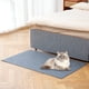 thumbnail image 5 of Rascador para Gatos, Autoadhesivo, 40 × 200 cm, Alfombrilla para rascar con Pegatina para Gatos, rascador de Gato escalado, DIY Trimmable Cat Scratcher, Protege alfombras y sofás (Gris Claro), 5 of 7