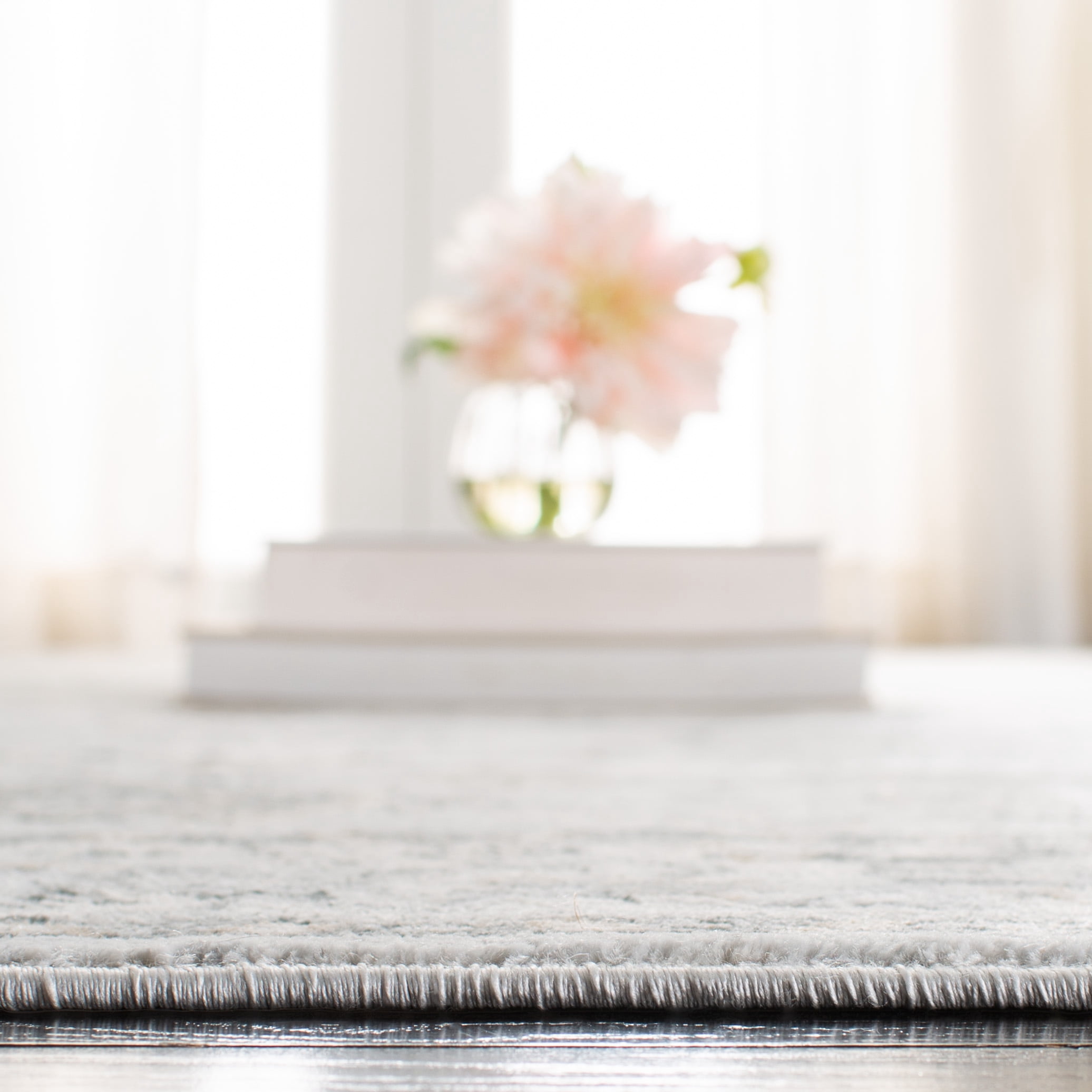 Safavieh Isabella Kiana Oriental Area Rug, Light Gray/Cream, 3' x 5'