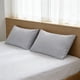 thumbnail image 1 of Fundas de almohada estándar de microfibra de 2, sensación suave de terciopelo, absorbente de humedad, resistente a arrugas, fundas antideslizantes para pelo y piel, tamaño estándar de 20x30 pulgadas, 1 of 6