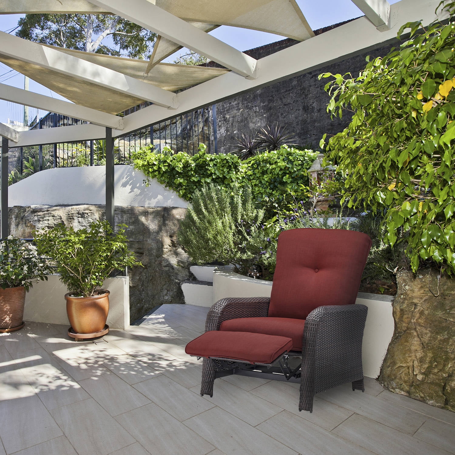 Cambridge Corrolla Outdoor Luxury Recliner in Red, All Weather, Steel Frame