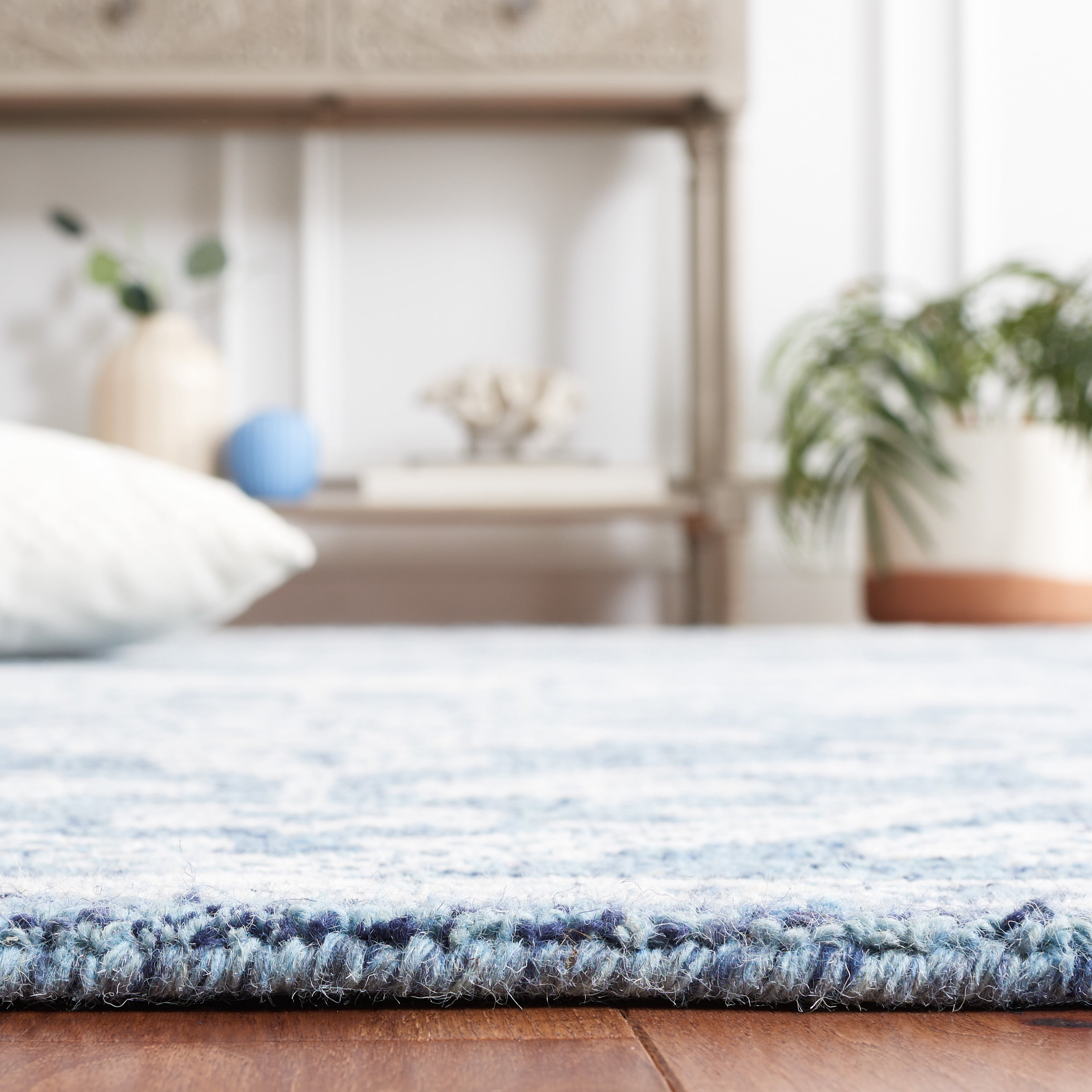 SAFAVIEH Micro-Loop Wesley Medallion Area Rug, Blue/Ivory, 6' x 6' Round