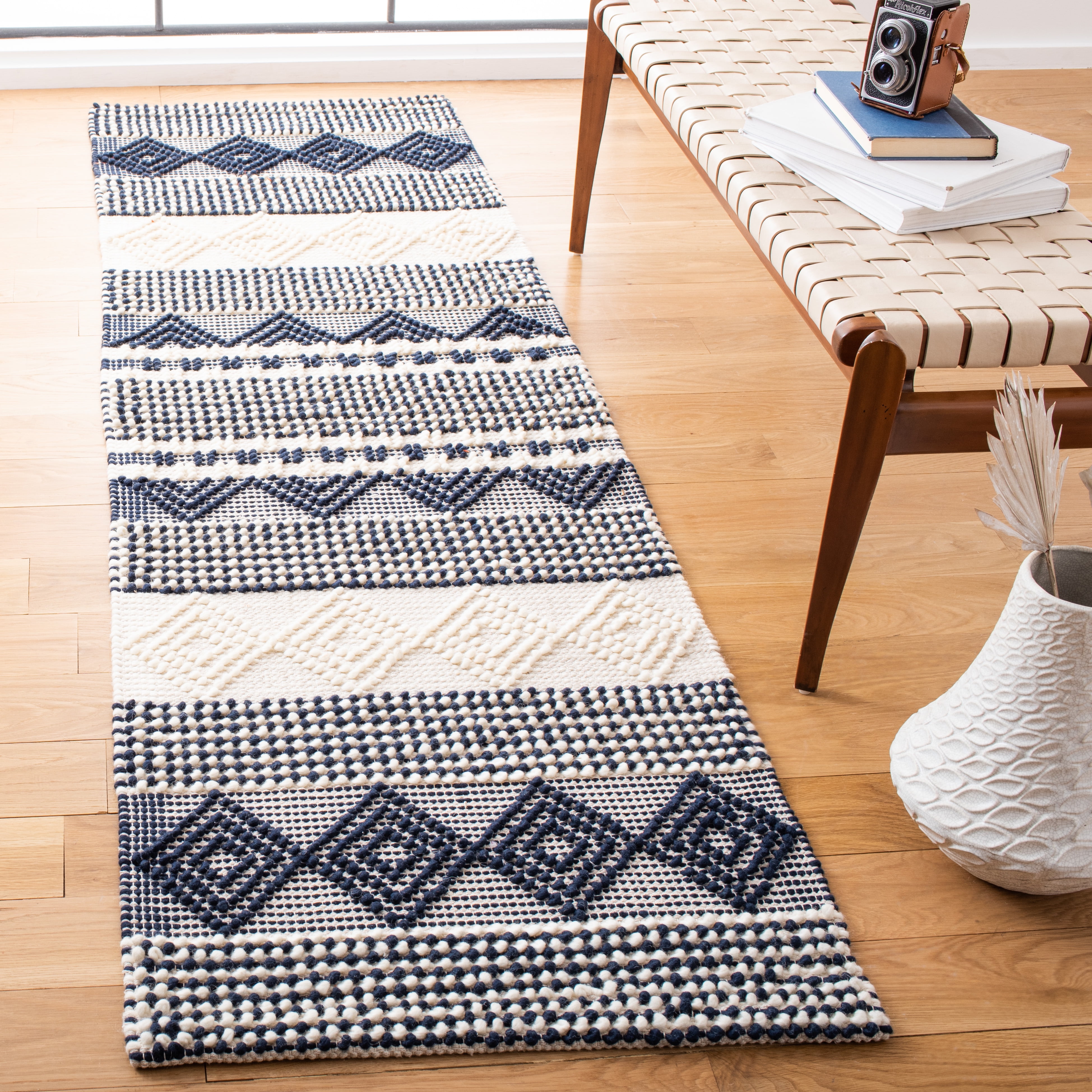 SAFAVIEH Natura Carly Geometric Runner Rug, Navy/Ivory, 2'3" x 6'