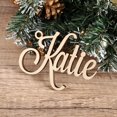 thumbnail image 3 of Etiquetas con nombre para medias navideñas Letras de madera personalizadas para medias Etiquetas con nombre blancas personalizadas Recorte rústico de casa de campo de Navidad, 3 of 5