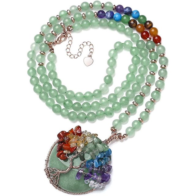 collar con colgante de piedras preciosas redondas naturales de cristal curativo de 7 chakras, árbol de la vida, cuentas envueltas en alambre de cobre, collares, joyería reiki para mujeres Collar de cuentas de 6 mm en aventurina verde con cierre y extensor; colgante redondo (aprox. 2.28" × 1.77") con árbol de la vida hecho de chips de las 7 piedras (ojo de tigre, ágata roja, aventurina amarilla, aventurina verde, sodalita, amatista, turquesa sintética), alambre de cobre visible y cadena de 32.5–34.5"; fondo blanco.
