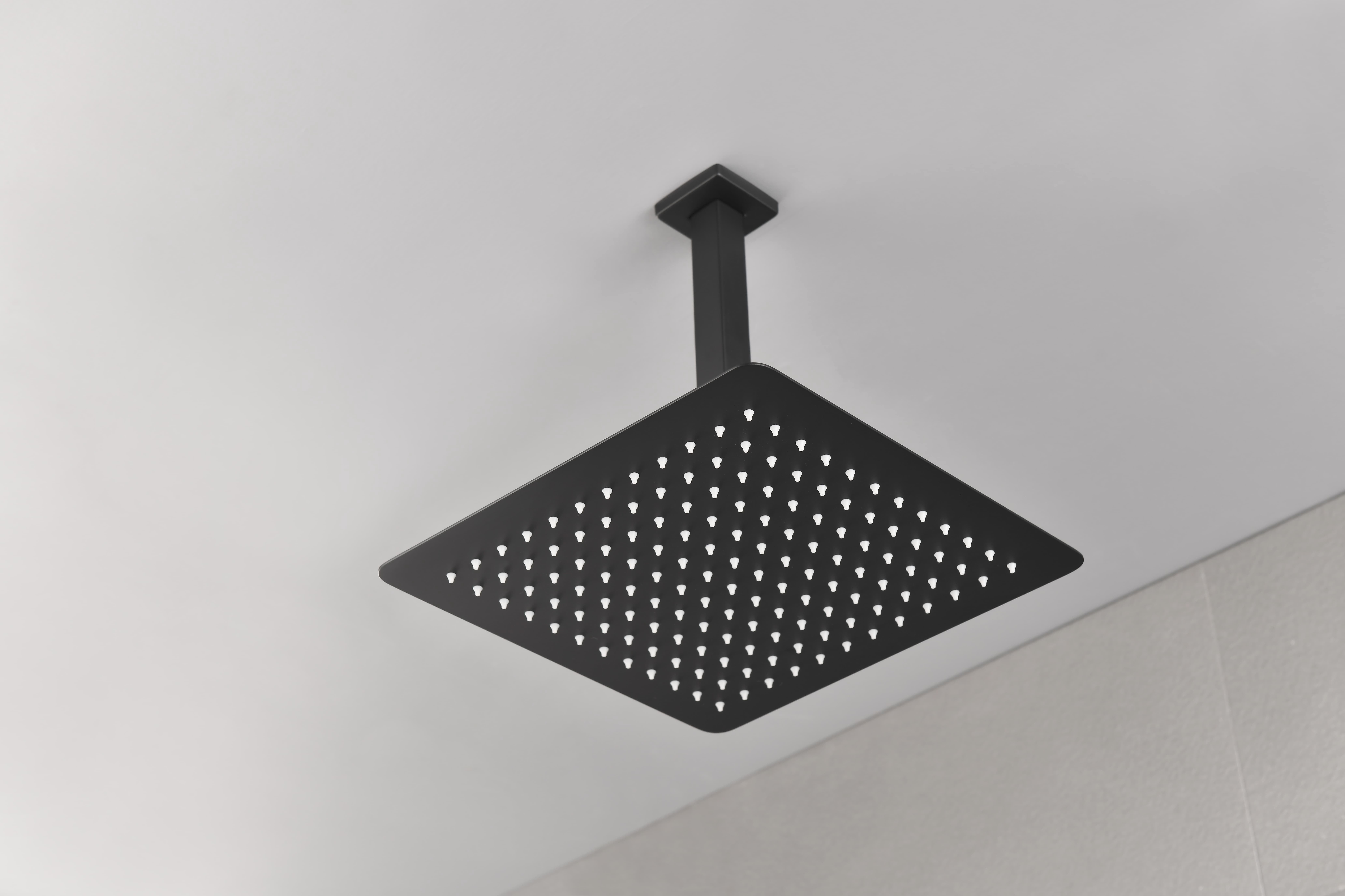High-Pressure Rainfall Showerhead with Water-Saving Technology for Luxurious Bathing Experience