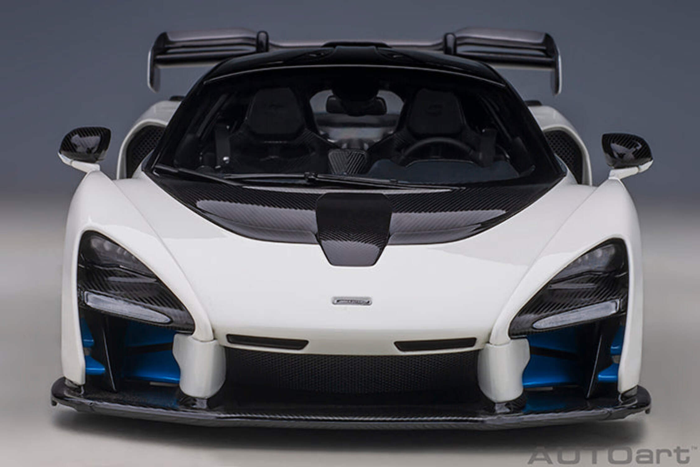 1/18 McLaren / マクラーレン Senna ビジョンピュアホワイト AutoArt McLaren Senna, Vision Pure/White 1/18 Diecast Car