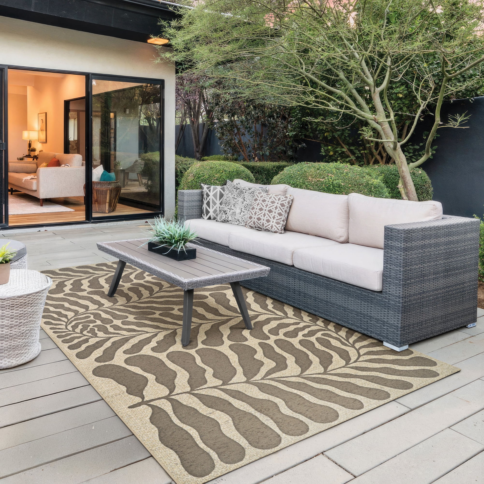 Couristan Castille Fiore 8'1" x 11'2" Mocha Indoor/Outdoor Rug