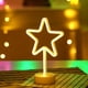 thumbnail image 1 of Letreros de luz de neón con forma de estrella LED blanca cálida, luz nocturna, arte decorativo, base de soporte, lámpara de mesa para el hogar, niños, bodas, Navidad, fiestas de cumpleaños, funciona c, 1 of 4