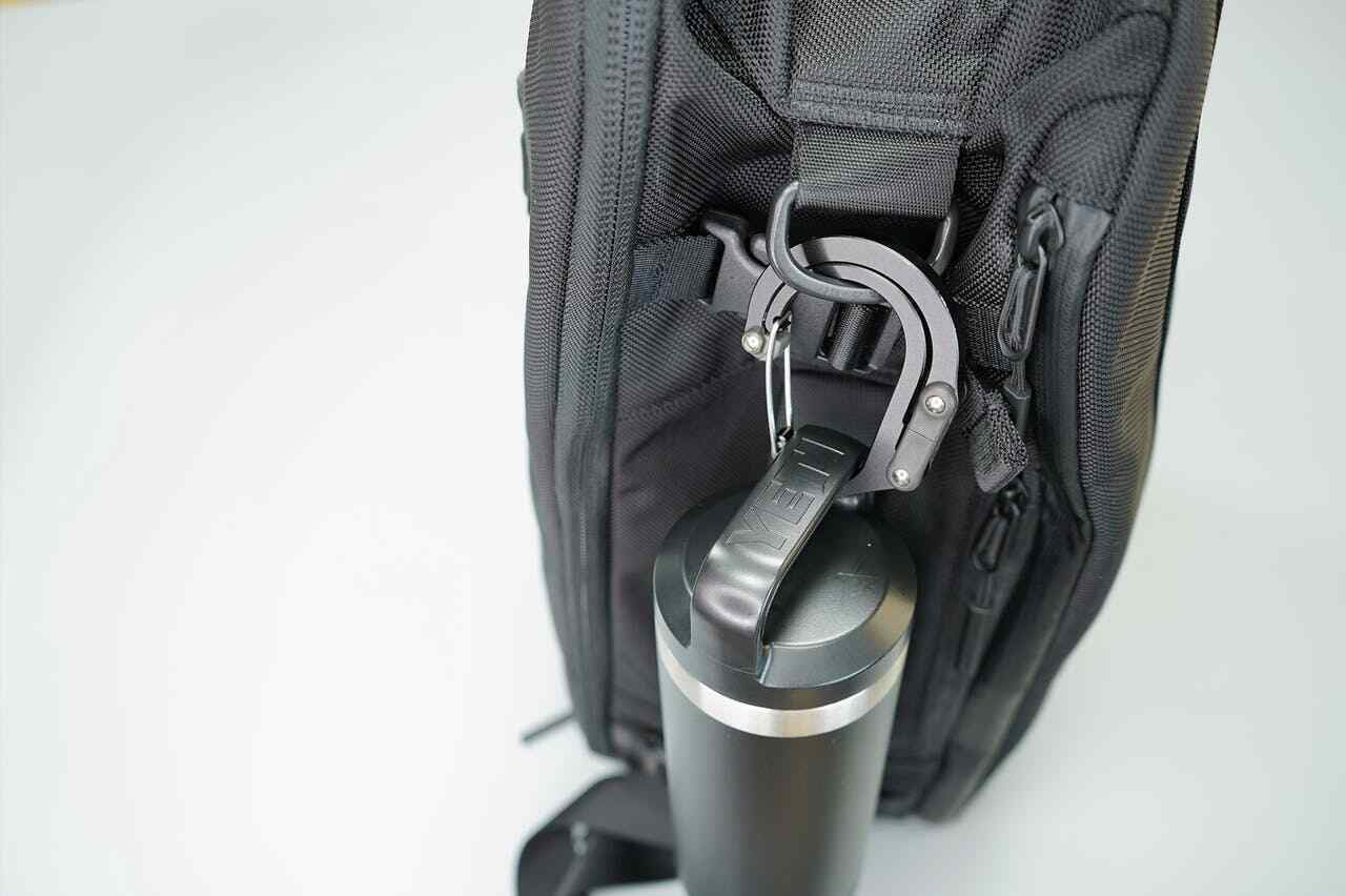 Heroclip carabiner clip and hook medium for camping,silver 