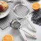 thumbnail image 5 of Cateissary Tamiz de harina para hornear de acero inoxidable, colador de mango antideslizante de malla fina de azúcar, tamiz de filtro de alimentos fritos, Cocina y Comedor Tamiz con mango de 14 cm Cateissary HA011931-03, 5 of 6