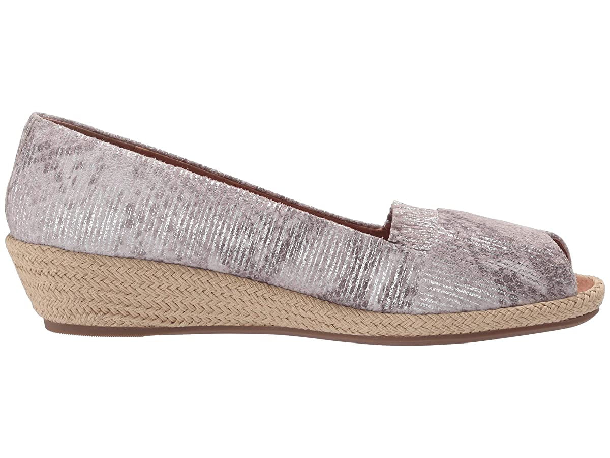 by Kenneth Cole Womens Luci Ruffle 