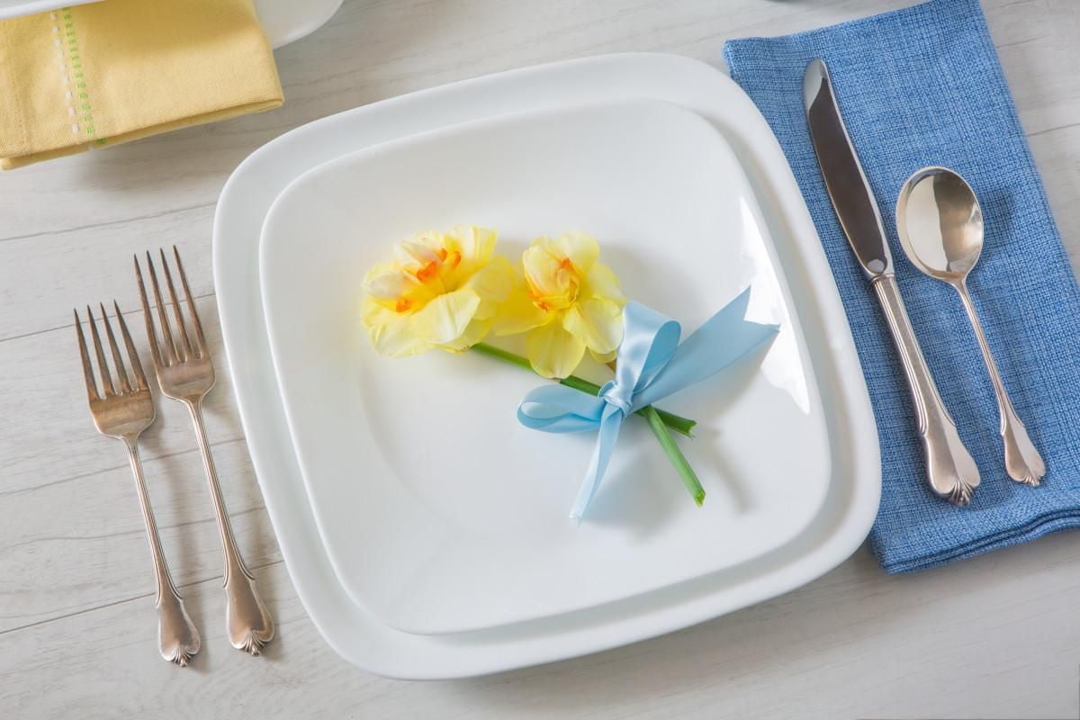 Assiette à dîner série Pure White CorelleMD Studio Assiette Carrée, 27 cm/10,5po