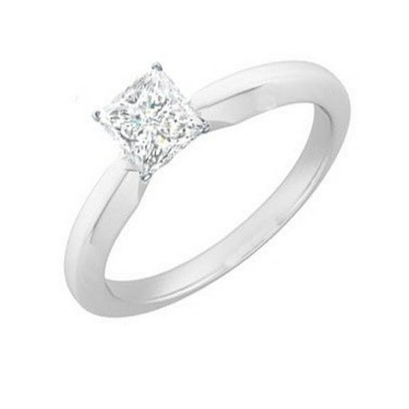 Gleaming Solitaire Engagement Ring 0.33 Carat Princess Cut Diamond on Gold