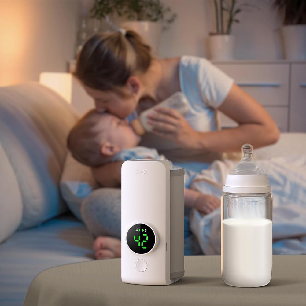 Portable Bottle Warmer Electric Baby Bottle Warmer 6000 mAh on the Travel