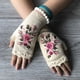 thumbnail image 3 of Guantes de punto para mujer, cálidos guantes de medio dedo bordados de lana para otoño e invierno, 3 of 6