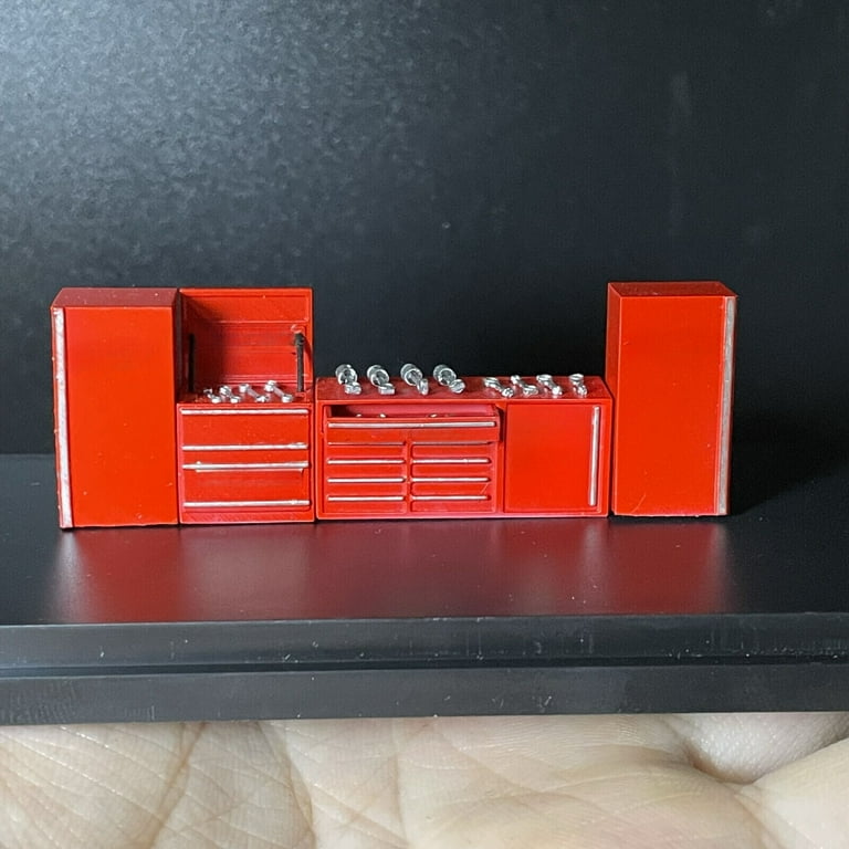 1:64 Diorama Scale Garage Workbench Model Set, Mini Garage Red