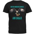 thumbnail image 1 of Ne sous-Estimez Jamais un T-Shirt de Football Volant pour Hommes Eagle, 1 of 1