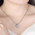 thumbnail image 5 of Collar con Colgante de Corazón de amor Yashi Plata con diamantes de imitación, 5 of 5