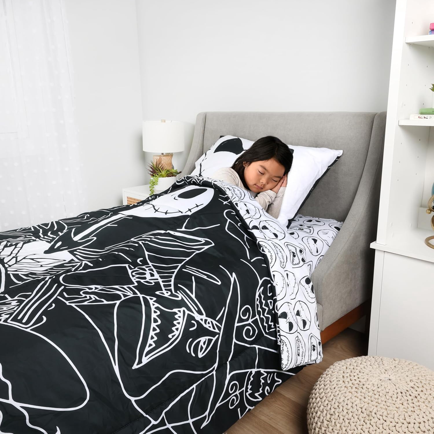 The Nightmare Before Christmas Bedding Sheet Set 4 pcs Twin Bed in Bag Set for Kids - Reversible Comforter, Flat Sheet, Fitted Sheet & Pillowcase