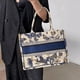 thumbnail image 2 of Bolso de mano de marca de lujo para mujer, de primera calidad, con bordado de mariposas, tejido de punto, de gran capacidad, para mujer, moderno, para compras de mano, 2 of 5