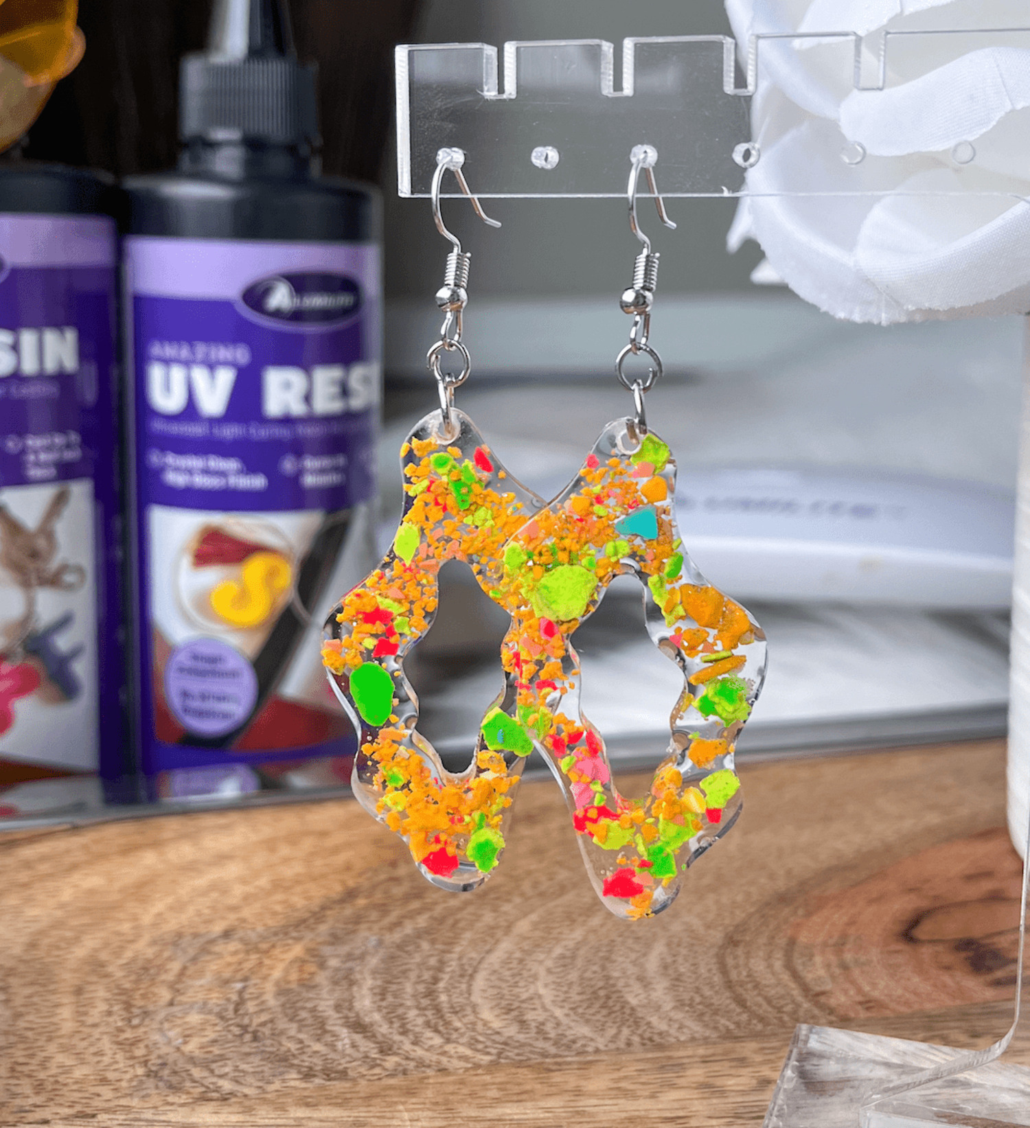 Alumilite Amazing Crystal Clear UV Resin for Jewelry Making, 8 oz, Fast Curing UV Resin for Resin Art, Crafts, Earrings, Keychains