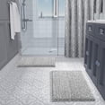 thumbnail image 2 of Set de alfombras de baño Yimobra Fluffy, gris claro y blanco, 60 x 43+80 x 50 cm, 2 of 7