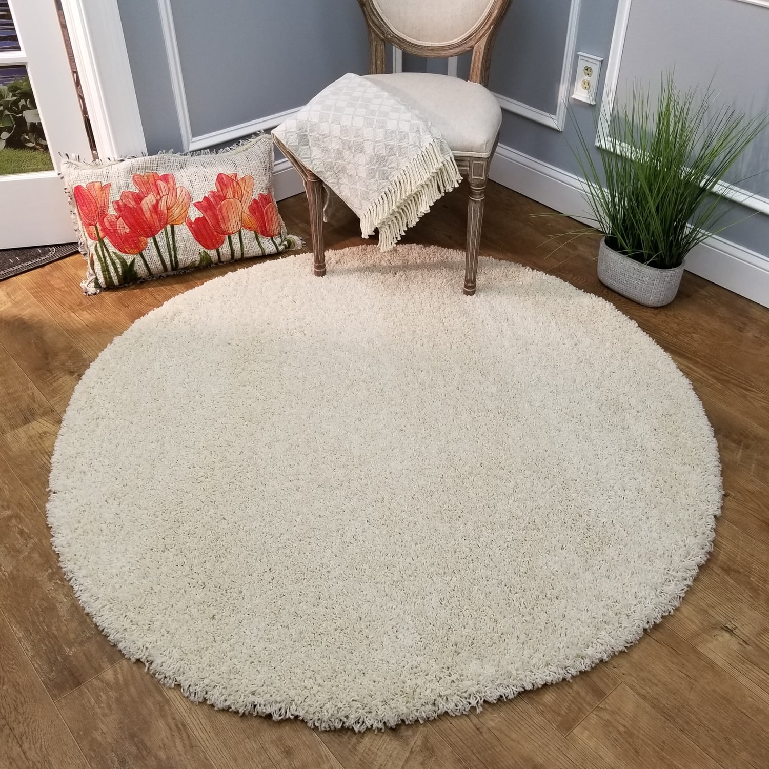 Maxy Home Bella Solid Ivory 5 ft. Round Shag Area Rug