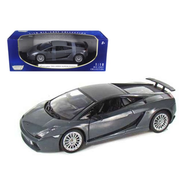 lamborghini gallardo superleggera motormax 1/18 diecast gray 73181gry Modelo a escala 1:18 Lamborghini Gallardo Superleggera gris de Motormax, vista 3/4 frontal con puerta del conductor abierta, alerón trasero, rines multirayos y llantas de goma; caja azul de exhibición incluida. Dimensiones aprox L-10 x W-4 x H-3.5 pulgadas. También suele usarse como pieza de colección para vitrinas.