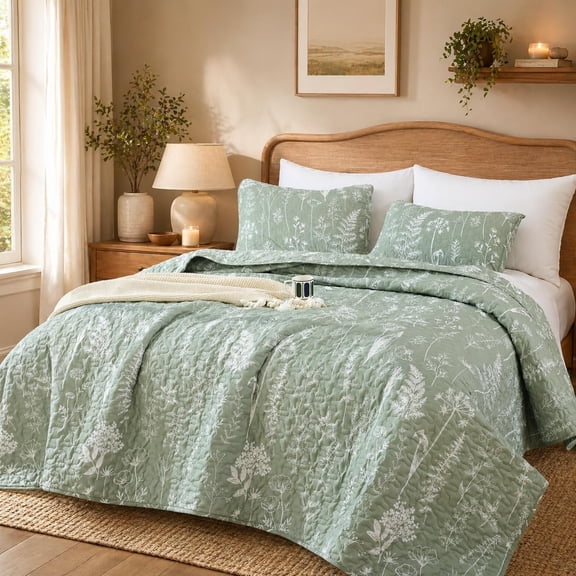Queen or Full Sage Green Botanical Floral Quilt Set with 2 Pillow Cases