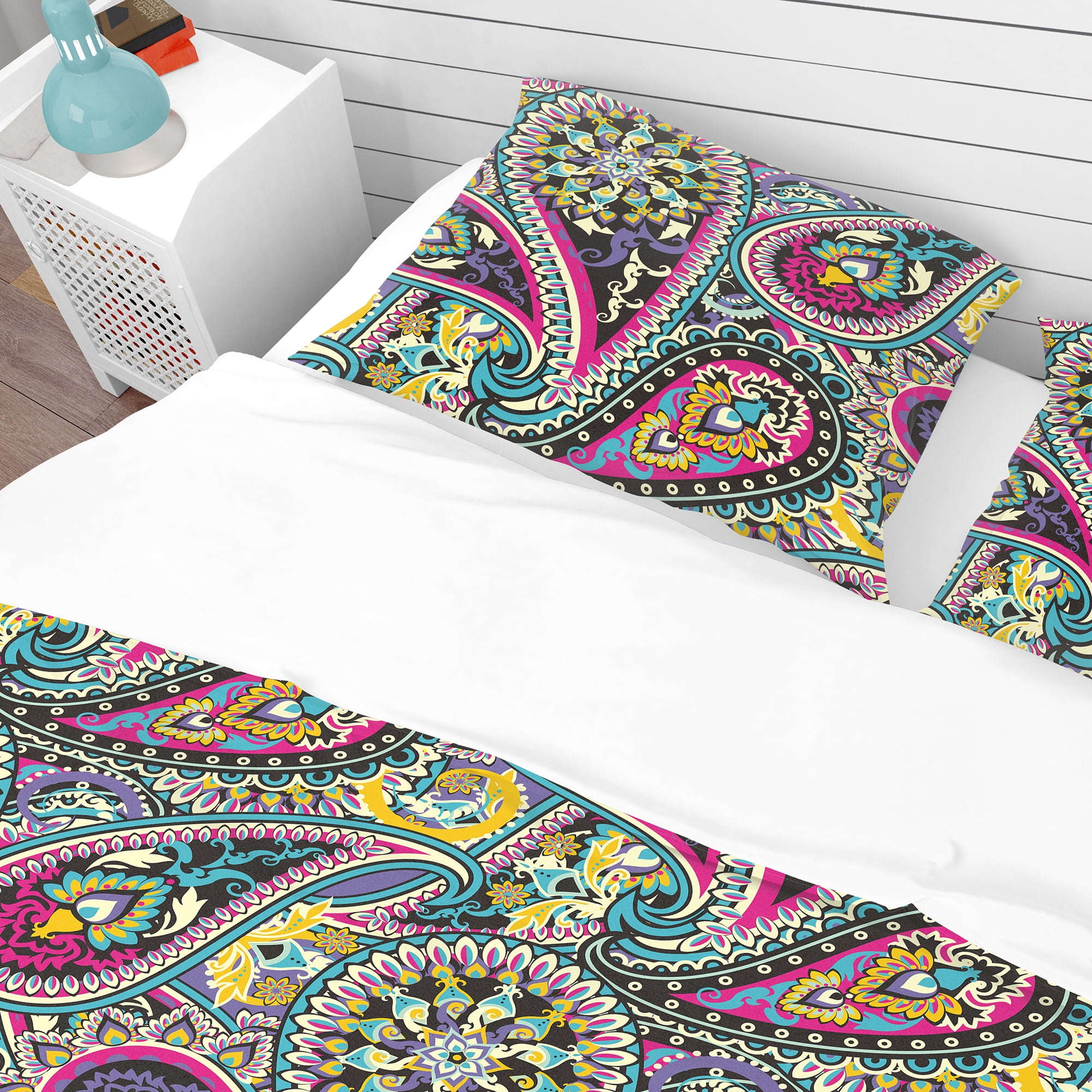 Designart 'Pattern Based on Traditional Asian Elements Paisley' Vintage Duvet Cover Set