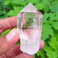 thumbnail image 3 of Varita de cristal curativo de cuarzo transparente de última llegada para brindar positividad y curación disponible a precio mayorista en la India, 3 of 4