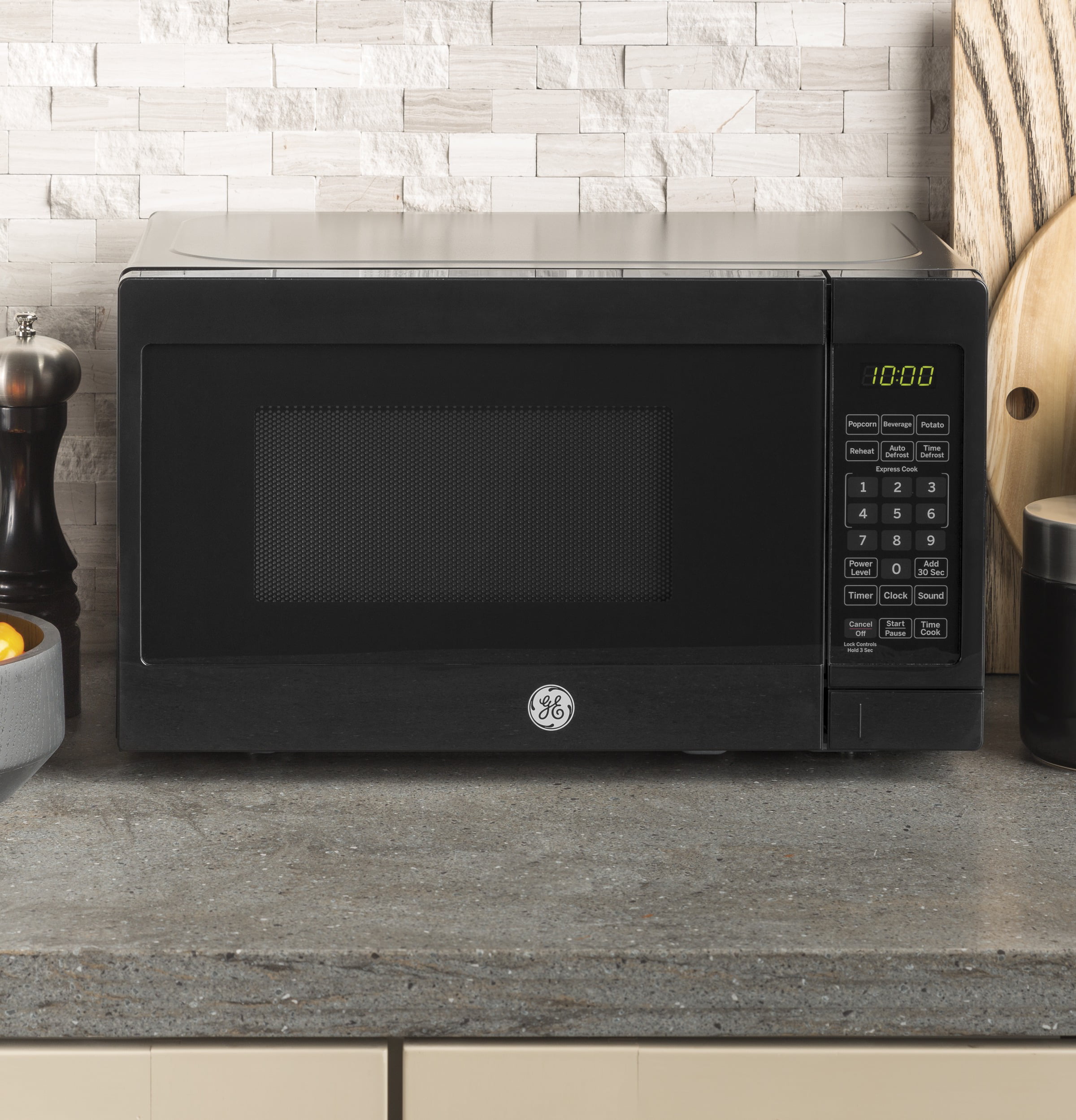 GE JES1072DMWW 0.7 cu. ft. Countertop Microwave Oven with