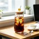 thumbnail image 4 of Vaso de agua de vidrio con tapa y pajita – Vaso térmico de 450 ml para café, té o bebidas frías – Pajita de vidrio reutilizable y funda protectora para el hogar, la oficina o para uso en exteriores., 4 of 6
