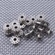 thumbnail image 1 of ADDHAT 20Ud Bobinas Para Máquina De Coser De Metal Duradero Color Plata Uso Doméstico, 1 of 6