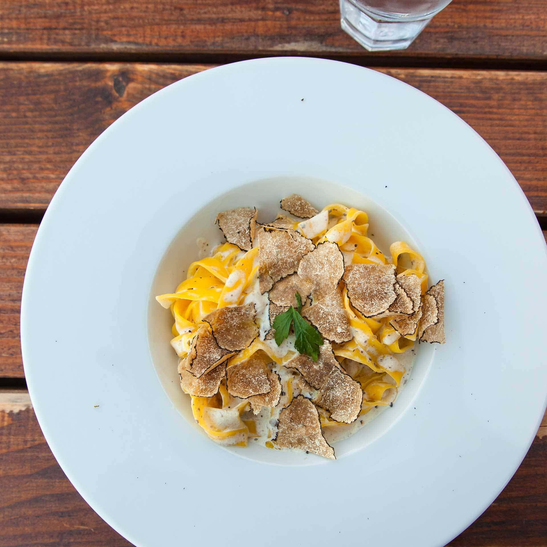 Elle Esse White Truffle–Infused Extra Virgin Olive Oil in Glass Bottle (8.45 oz)