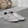 thumbnail image 2 of Zapato Reebok Club C 85 para hombre con parte superior de piel blanca/azul marino, 2 of 7