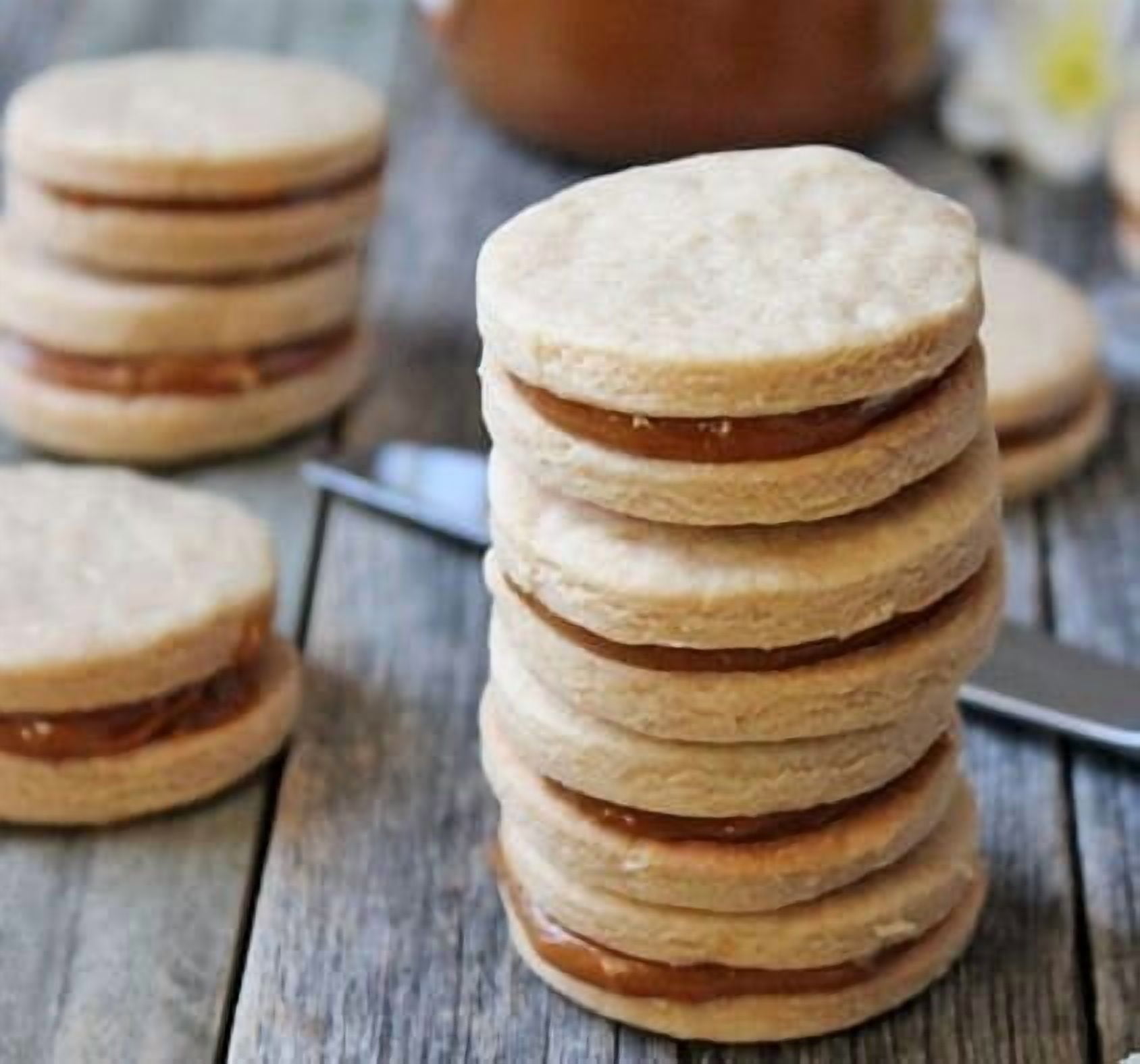 Alfajores The Icing House - Box of 12 cookies - Filled with Dulce de leche