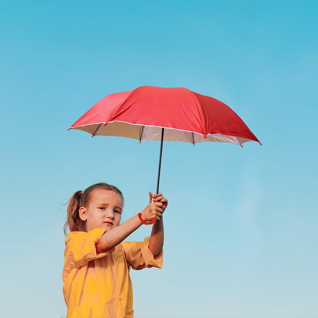Sombrilla Infantil con Sistema Semiautomático y Filtro UV Color Rojo Incluye Silbato