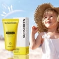 thumbnail image 3 of SPF50+ PA+++ Protector solar en spray Protección de amplio espectro Resistente al agua No graso Hidratante Bloqueador solar con fórmula hidratante Tamaño de viaje Tubo amarillo 50g para rostro y, 3 of 7