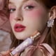 thumbnail image 4 of Brillo de labios Flower Knows Violet Strawberry Rococo Glowy G04, 4 of 9