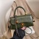 thumbnail image 3 of Bolso de mano de nicho de invierno de moda 2025, tendencia, bolso cruzado para mujer, bolso cuadrado pequeño de mano, bolso de hombro informal sencillo con sentido femenino, 3 of 5