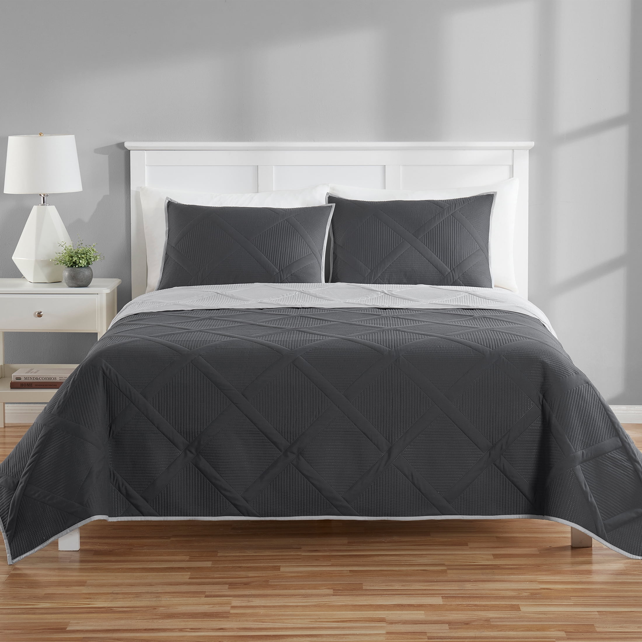 Mainstays Solid Diamond Pinsonic Reversible Quilt, Grey, Full/Queen, Soft Wash Microfiber, All Ages